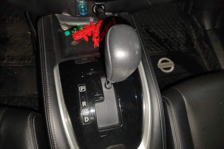 Used Nissan X-Trail 2014 2.0L CVT Comfort Edition 2WD Gear Lever