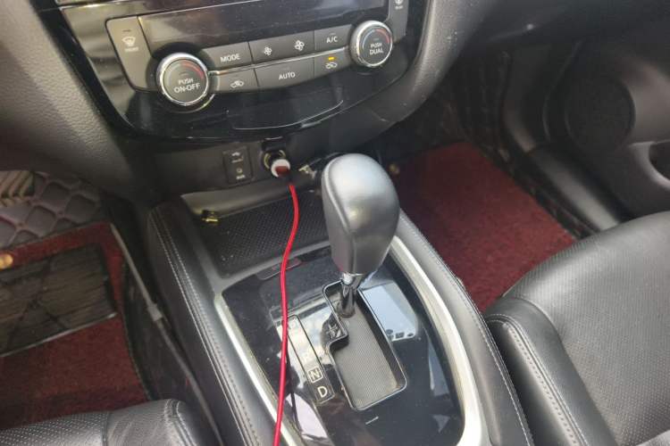 Used Nissan X-Trail 2014 2.0L CVT Comfort Edition 2WD Gear Lever