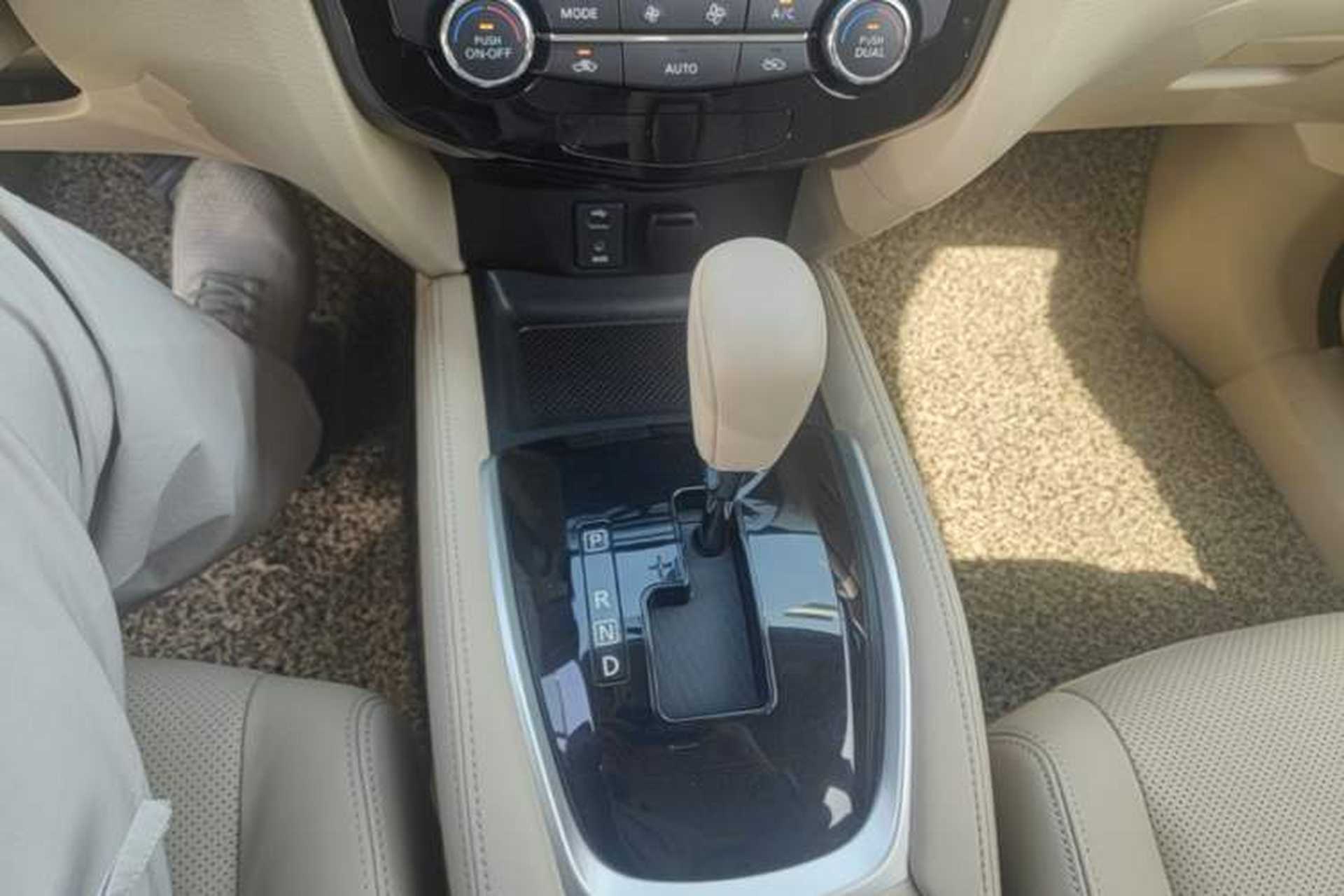 Used Nissan X-Trail 2014 2.0L CVT Comfort Edition 2WD Gear Lever