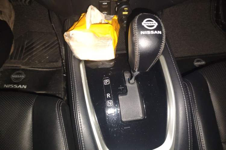 Used Nissan X-Trail 2014 2.0L CVT Comfort Edition 2WD Gear Lever