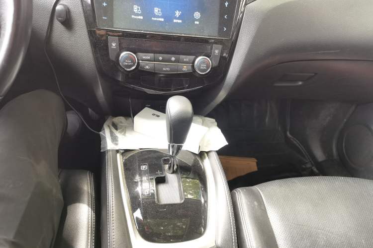 Used Nissan X-Trail 2014 2.5L CVT Luxury Edition 4WD Gear Lever