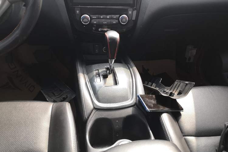 Used Nissan X-Trail 2014 2.5L CVT Luxury Edition 4WD Gear Lever