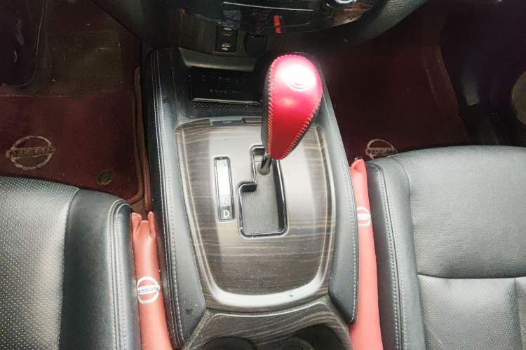 Used Nissan X-Trail 2014 2.5L CVT Luxury Edition 4WD Gear Lever