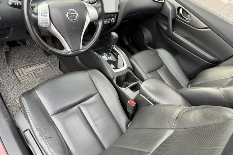Used Nissan X-Trail 2014 2.0L CVT Comfort Edition 2WD Interior 10