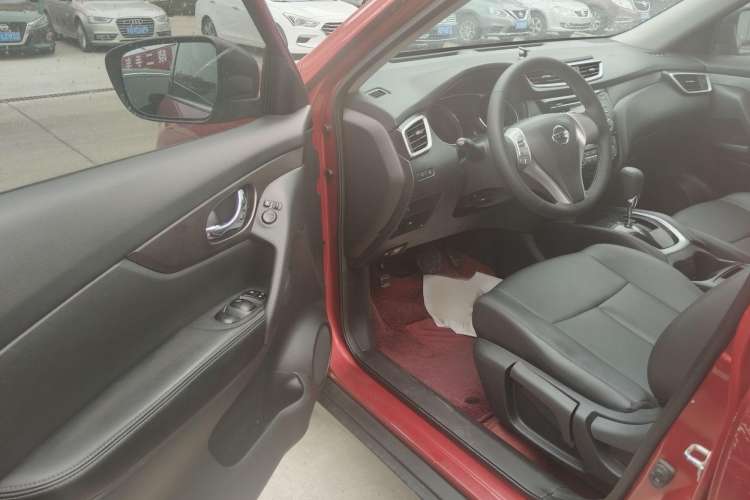 Used Nissan X-Trail 2014 2.0L CVT Comfort Edition 2WD Interior 2