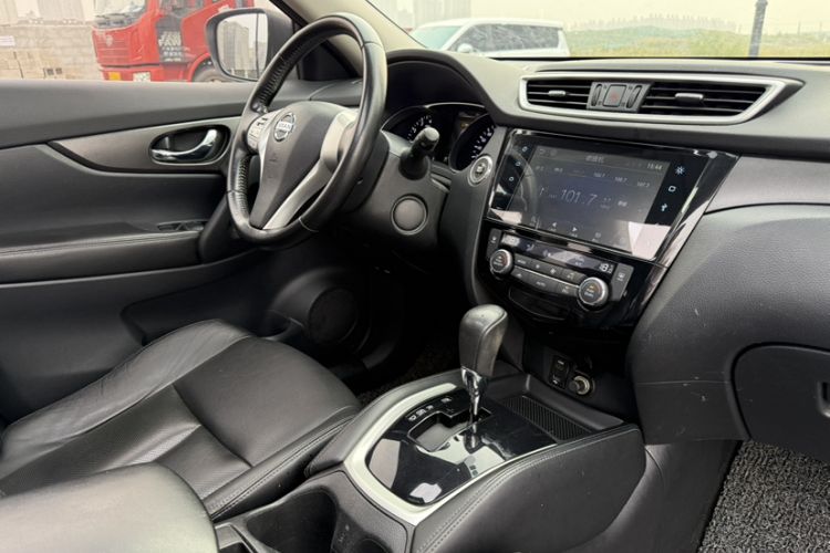 Used Nissan X-Trail 2014 2.0L CVT Comfort Edition 2WD Interior 3