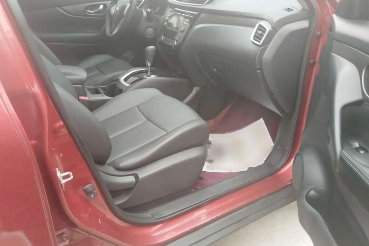 Used Nissan X-Trail 2014 2.0L CVT Comfort Edition 2WD Interior 4