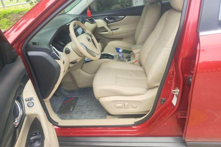 Used Nissan X-Trail 2014 2.5L CVT Luxury Edition 4WD Left Front Seat