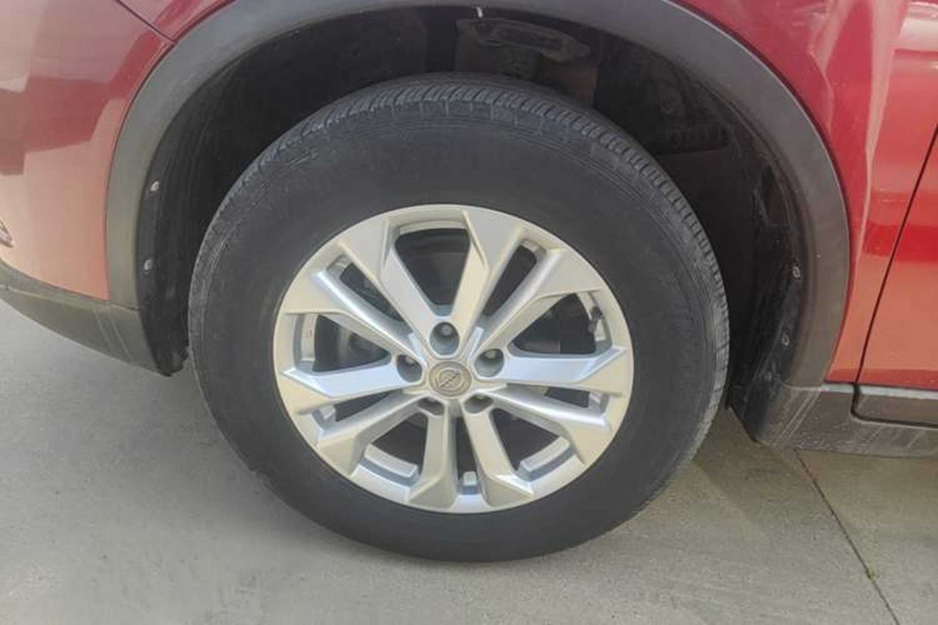 Used Nissan X-Trail 2014 2.0L CVT Comfort Edition 2WD Left Front Wheel Hub