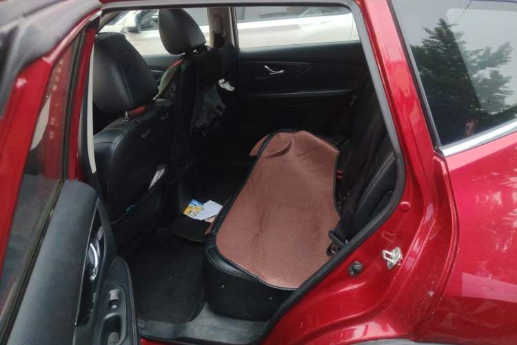 Used Nissan X-Trail 2014 2.5L CVT Leading Edition 4WD Left Rear Seat