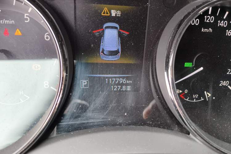 Used Nissan X-Trail 2014 2.0L CVT Comfort Edition 2WD Odometer Close Up