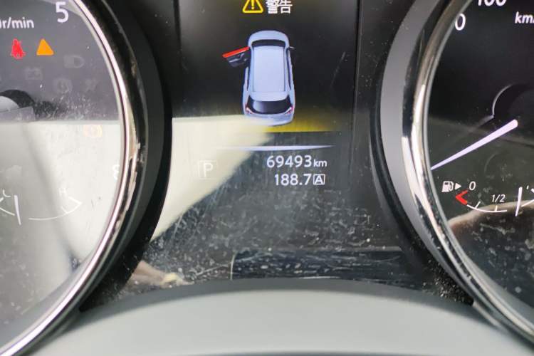 Used Nissan X-Trail 2014 2.5L CVT Luxury Edition 4WD Odometer Close Up