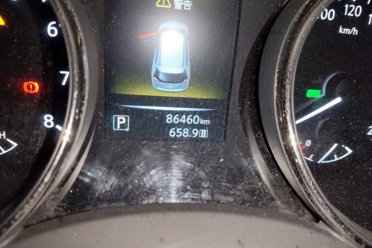 Used Nissan X-Trail 2014 2.5L CVT Luxury Edition 4WD Odometer Close Up