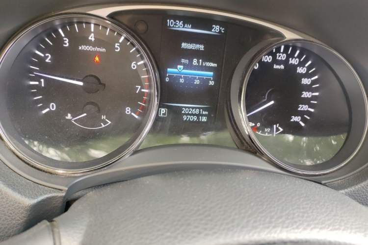 Used Nissan X-Trail 2014 2.0L CVT Comfort Edition 2WD Odometer Close Up