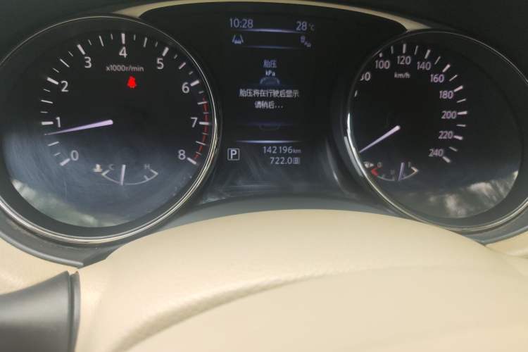 Used Nissan X-Trail 2014 2.5L CVT Luxury Edition 4WD Odometer Close Up