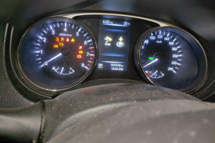 Used Nissan X-Trail 2014 2.0L CVT Comfort Edition 2WD Odometer Close Up