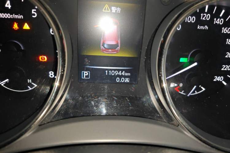 Used Nissan X-Trail 2014 2.0L CVT Comfort Edition 2WD Odometer Close Up