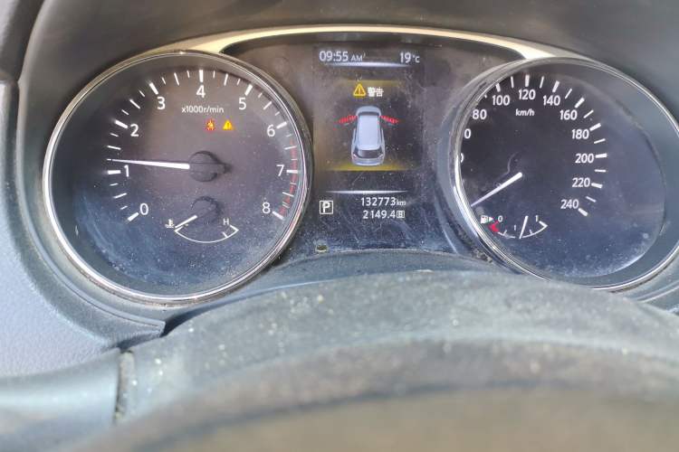 Used Nissan X-Trail 2014 2.0L CVT Fashion Edition 2WD Odometer Close Up