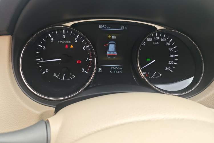 Used Nissan X-Trail 2014 2.0L CVT Comfort Edition 2WD Odometer Close Up