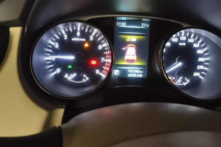 Used Nissan X-Trail 2014 2.5L CVT Ultimate Edition 4WD Odometer Close Up