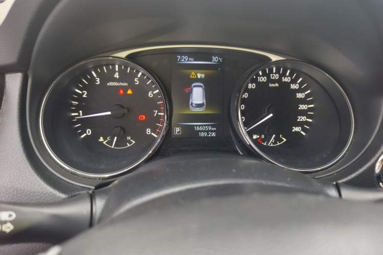 Used Nissan X-Trail 2014 2.0L CVT Comfort Edition 2WD Odometer Close Up