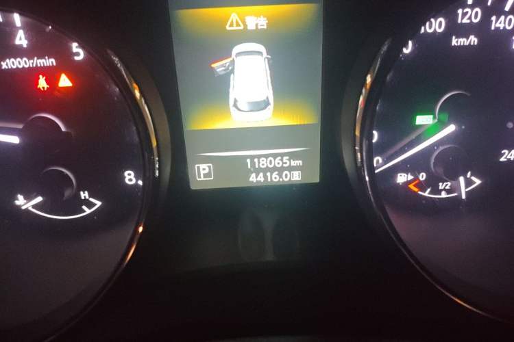 Used Nissan X-Trail 2014 2.0L CVT Comfort Edition 2WD Odometer Close Up
