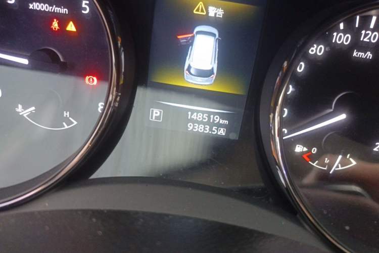 Used Nissan X-Trail 2014 2.0L CVT Comfort Edition 2WD Odometer Close Up