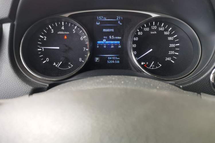 Used Nissan X-Trail 2014 2.5L CVT Luxury Edition 4WD Odometer Close Up