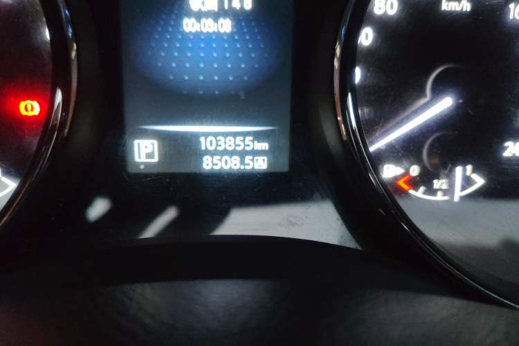 Used Nissan X-Trail 2014 2.5L CVT Leading Edition 4WD Odometer Close Up