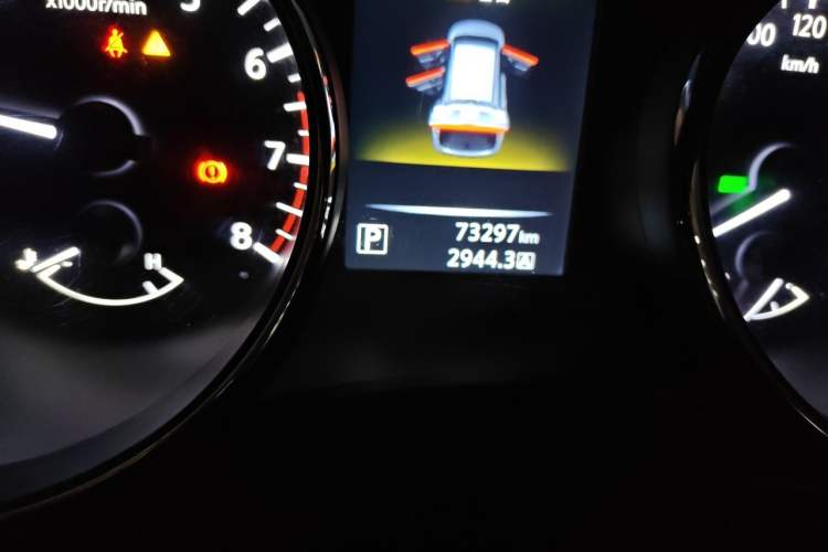 Used Nissan X-Trail 2014 2.0L CVT Comfort Edition 2WD Odometer Close Up