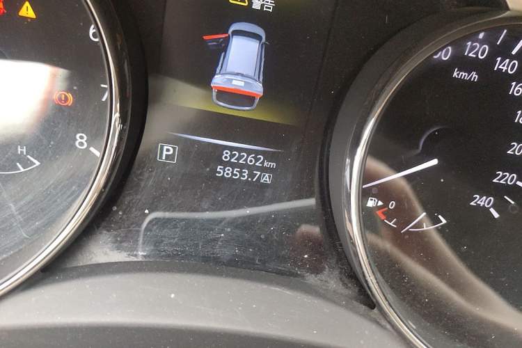 Used Nissan X-Trail 2014 2.0L CVT Fashion Edition 2WD Odometer Close Up