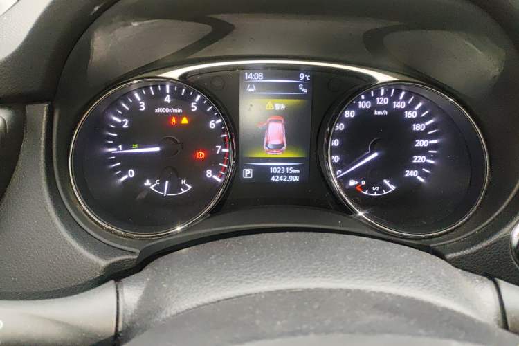 Used Nissan X-Trail 2014 2.5L CVT Luxury Edition 4WD Odometer Close Up