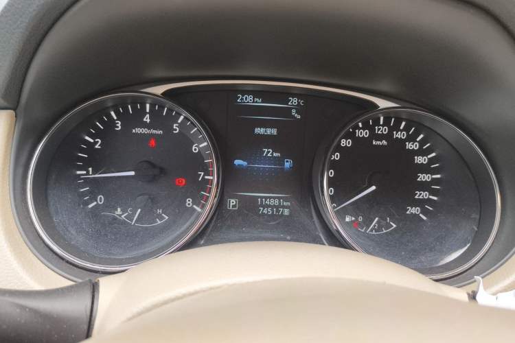 Used Nissan X-Trail 2014 2.5L CVT Ultimate Edition 4WD Odometer Close Up