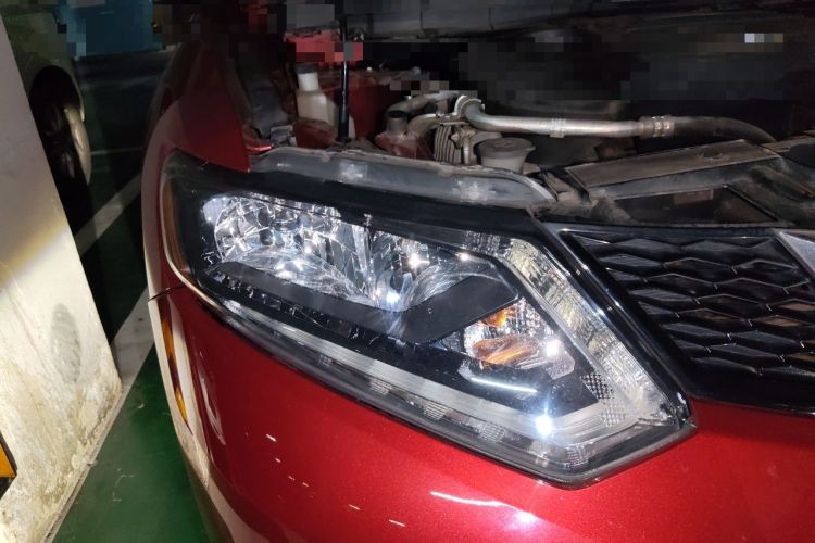 Used Nissan X-Trail 2014 2.5L CVT Luxury Edition 4WD Right Front Headlight