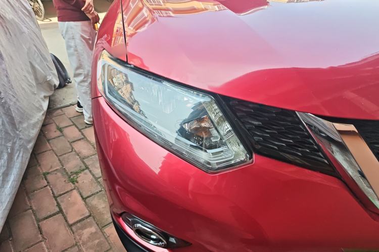 Used Nissan X-Trail 2014 2.5L CVT Luxury Edition 4WD Right Front Headlight