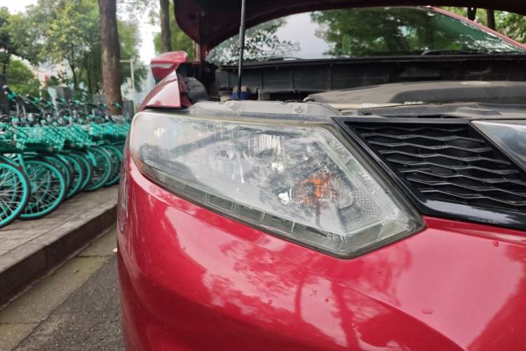 Used Nissan X-Trail 2014 2.5L CVT Luxury Edition 4WD Right Front Headlight