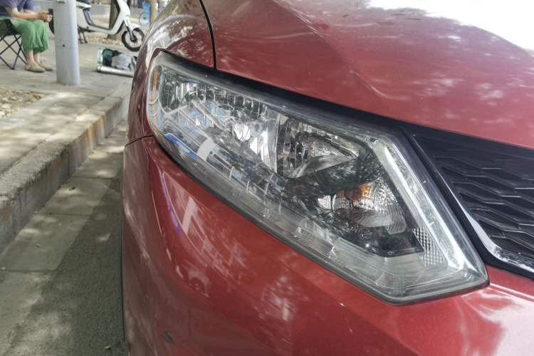 Used Nissan X-Trail 2014 2.5L CVT Luxury Edition 4WD Right Front Headlight
