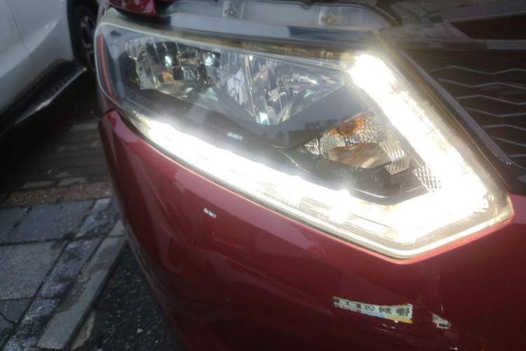 Used Nissan X-Trail 2014 2.5L CVT Leading Edition 4WD Right Front Headlight