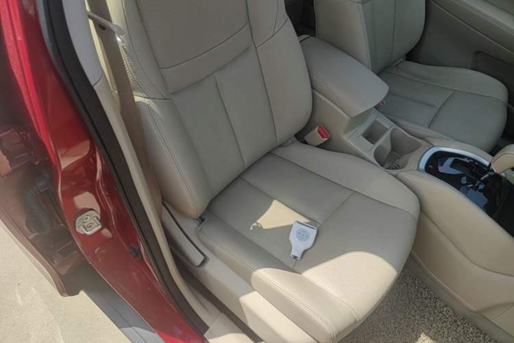 Used Nissan X-Trail 2014 2.0L CVT Comfort Edition 2WD Right Front Seat