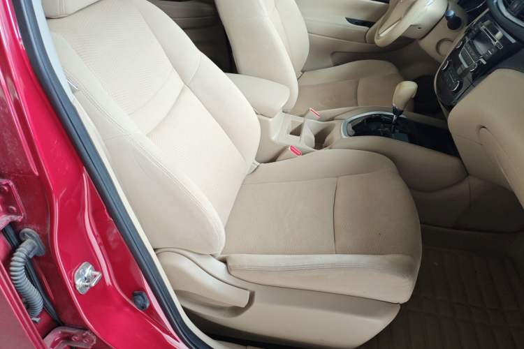 Used Nissan X-Trail 2014 2.0L CVT Fashion Edition 2WD Right Front Seat
