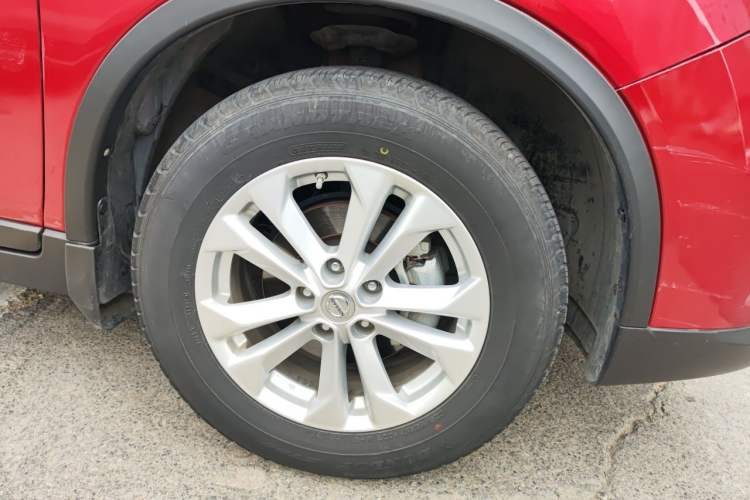 Used Nissan X-Trail 2014 2.5L CVT Luxury Edition 4WD Right Front Wheel Hub
