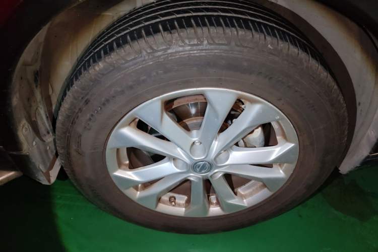 Used Nissan X-Trail 2014 2.5L CVT Luxury Edition 4WD Right Front Wheel Hub