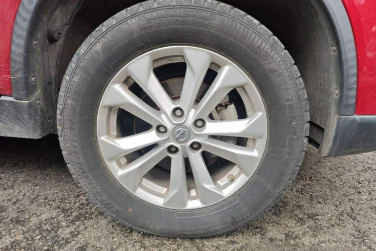 Used Nissan X-Trail 2014 2.5L CVT Luxury Edition 4WD Right Front Wheel Hub