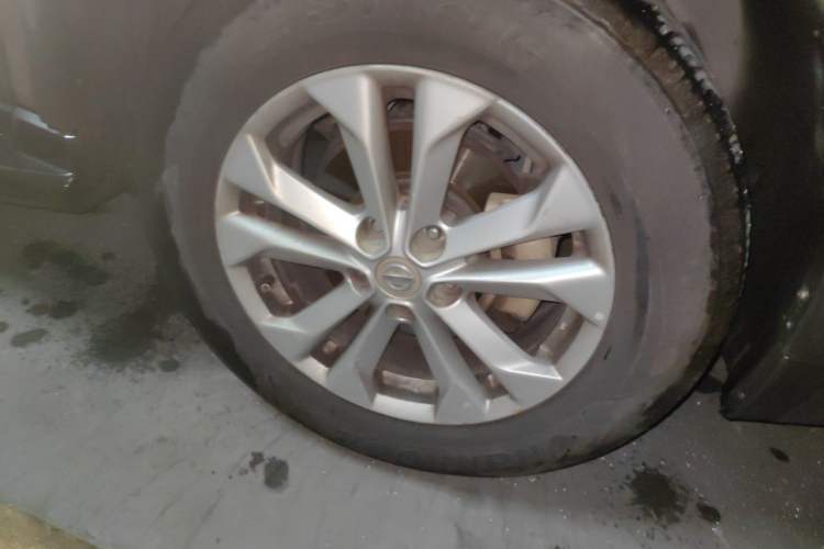 Used Nissan X-Trail 2014 2.0L CVT Comfort Edition 2WD Right Front Wheel Hub