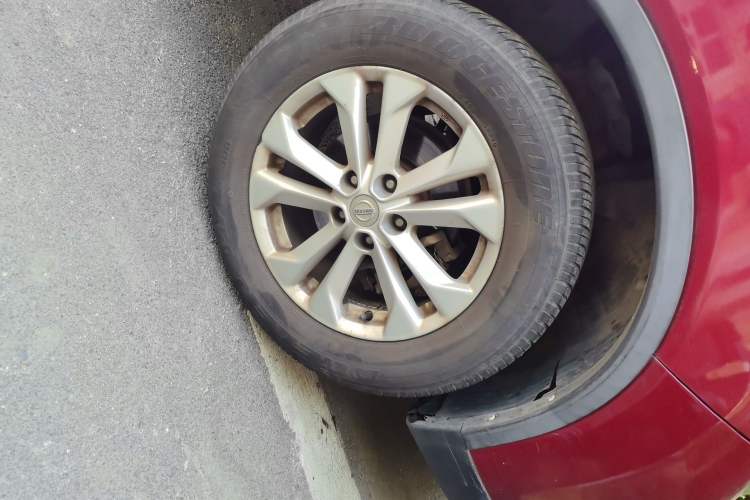 Used Nissan X-Trail 2014 2.0L CVT Fashion Edition 2WD Right Front Wheel Hub
