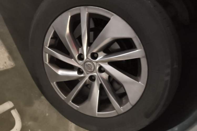 Used Nissan X-Trail 2014 2.5L CVT Ultimate Edition 4WD Right Front Wheel Hub