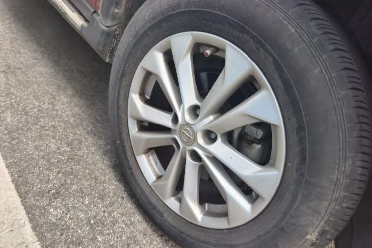 Used Nissan X-Trail 2014 2.0L CVT Comfort Edition 2WD Right Front Wheel Hub