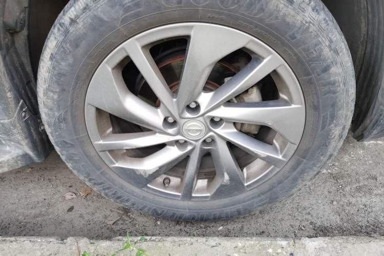 Used Nissan X-Trail 2014 2.5L CVT Ultimate Edition 4WD Right Front Wheel Hub