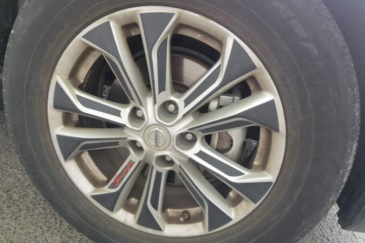 Used Nissan X-Trail 2014 2.5L CVT Luxury Edition 4WD Right Front Wheel Hub