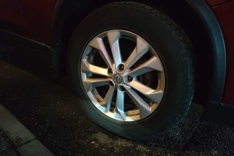 Used Nissan X-Trail 2014 2.5L CVT Leading Edition 4WD Right Front Wheel Hub